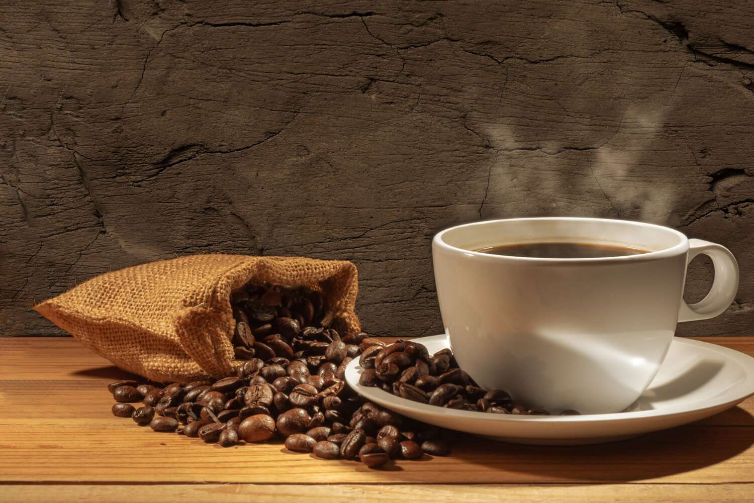 Por que você deve começar o dia com uma xícara de café?